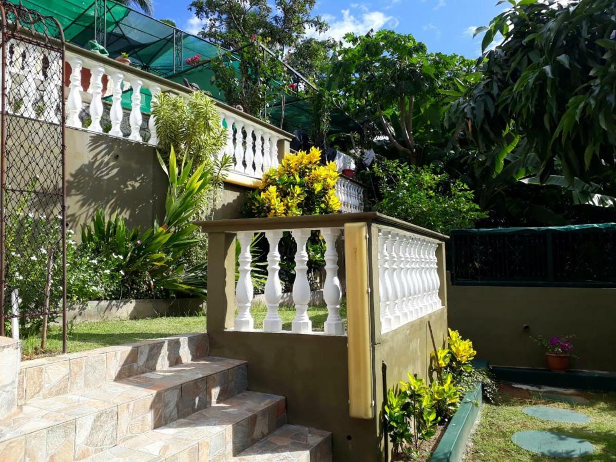 Ferienwohnung Hibiscus House Seychelles Self Catering Victoria Exterior foto
